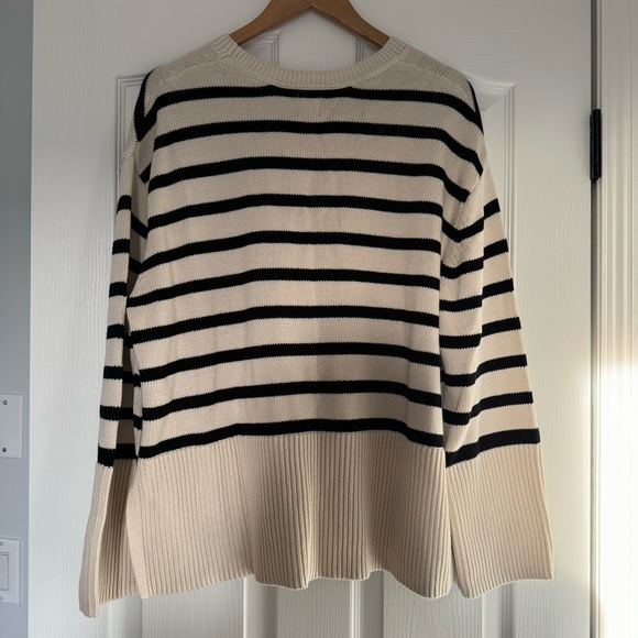 NWT Gap 24/7 Split-Hem Crewneck Sweater size M - Picture 8 of 9